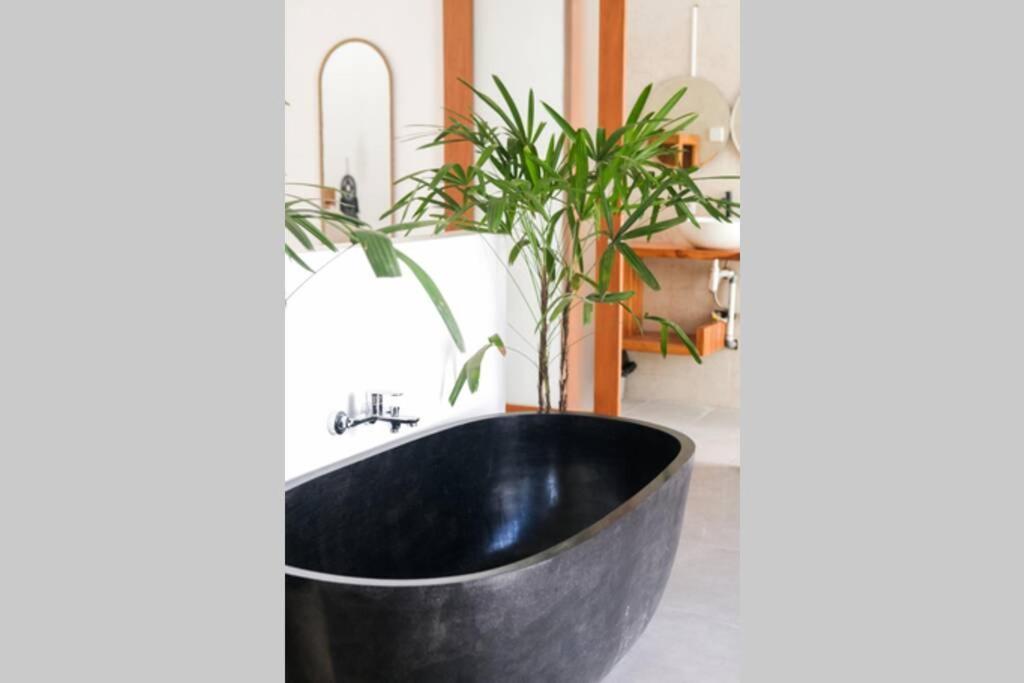 Kiki Village Bathtub Canggu Exteriér fotografie
